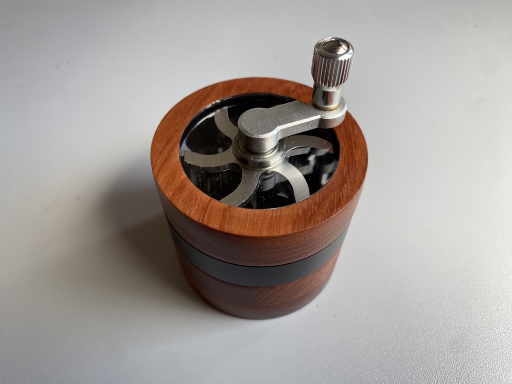 Kräutermühle aus Holz