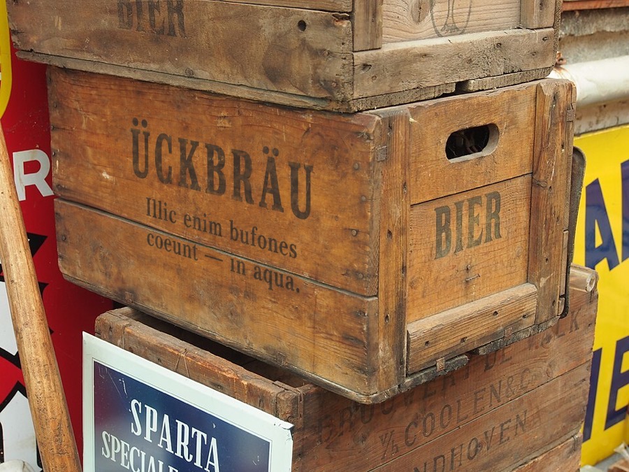Historische Transportkiste der Marke Ückbräu